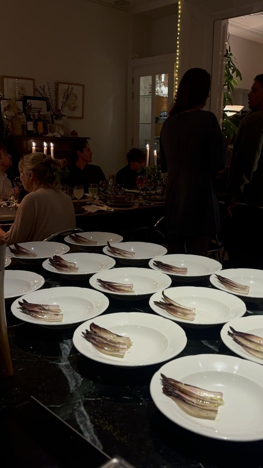 Borden met witlof klaar om te serveren