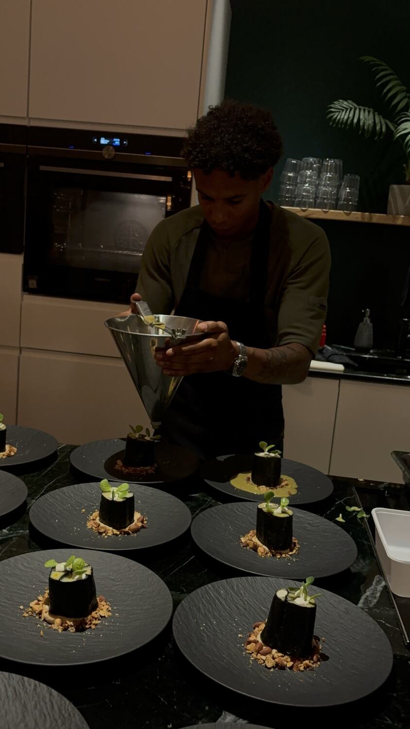 Gerecht in nori met cress en gebrande noten